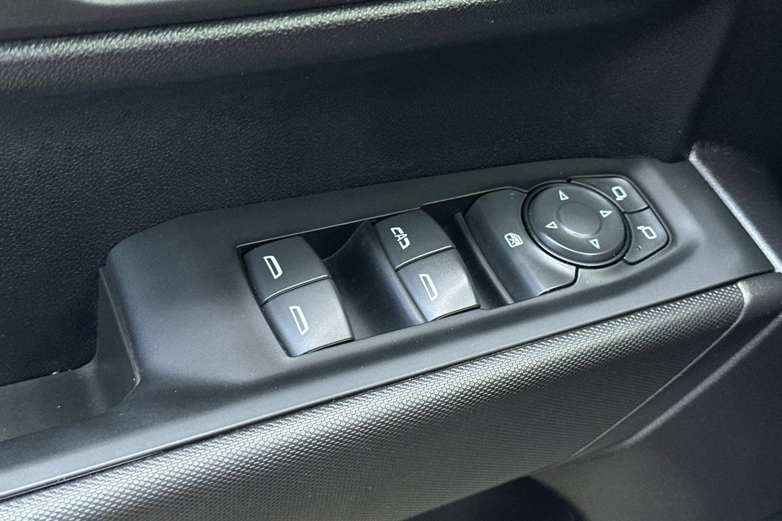 Used 2022 Summit White Chevrolet Custom image 12