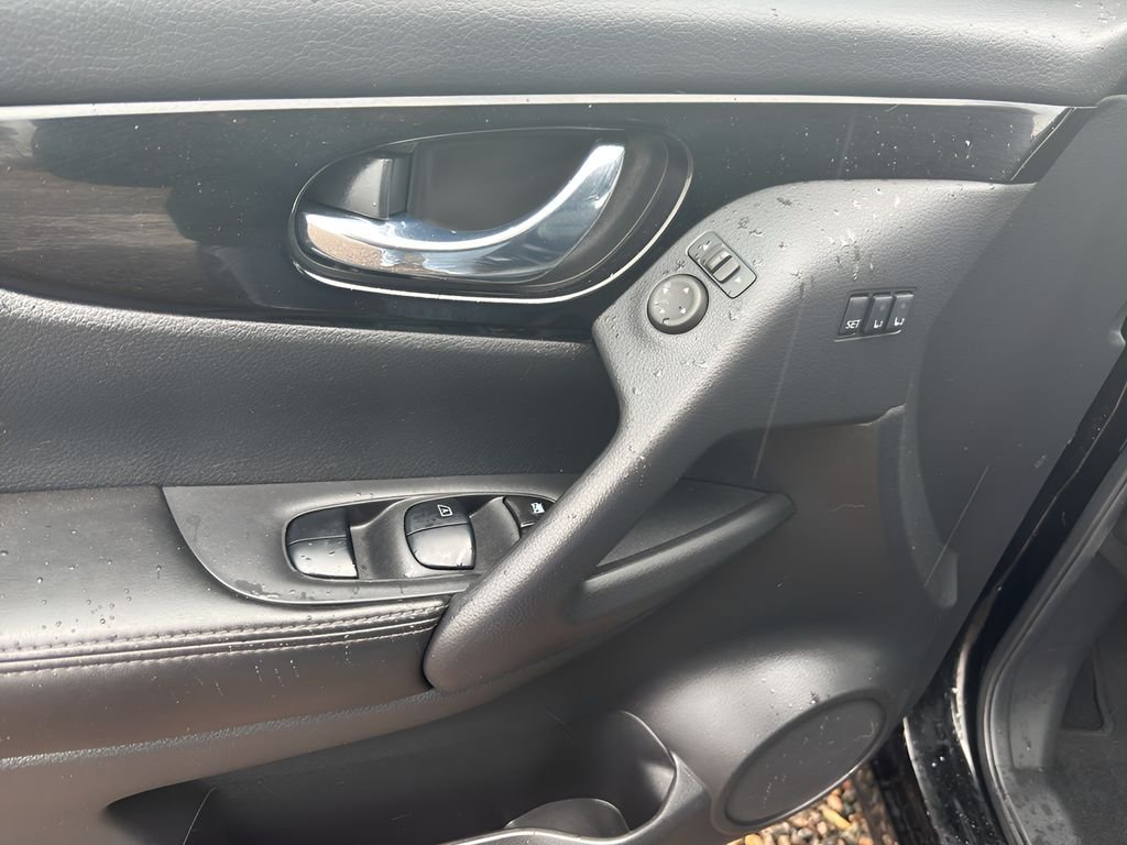 Used 2022 Magnetic Black Pearl Nissan SL image 12