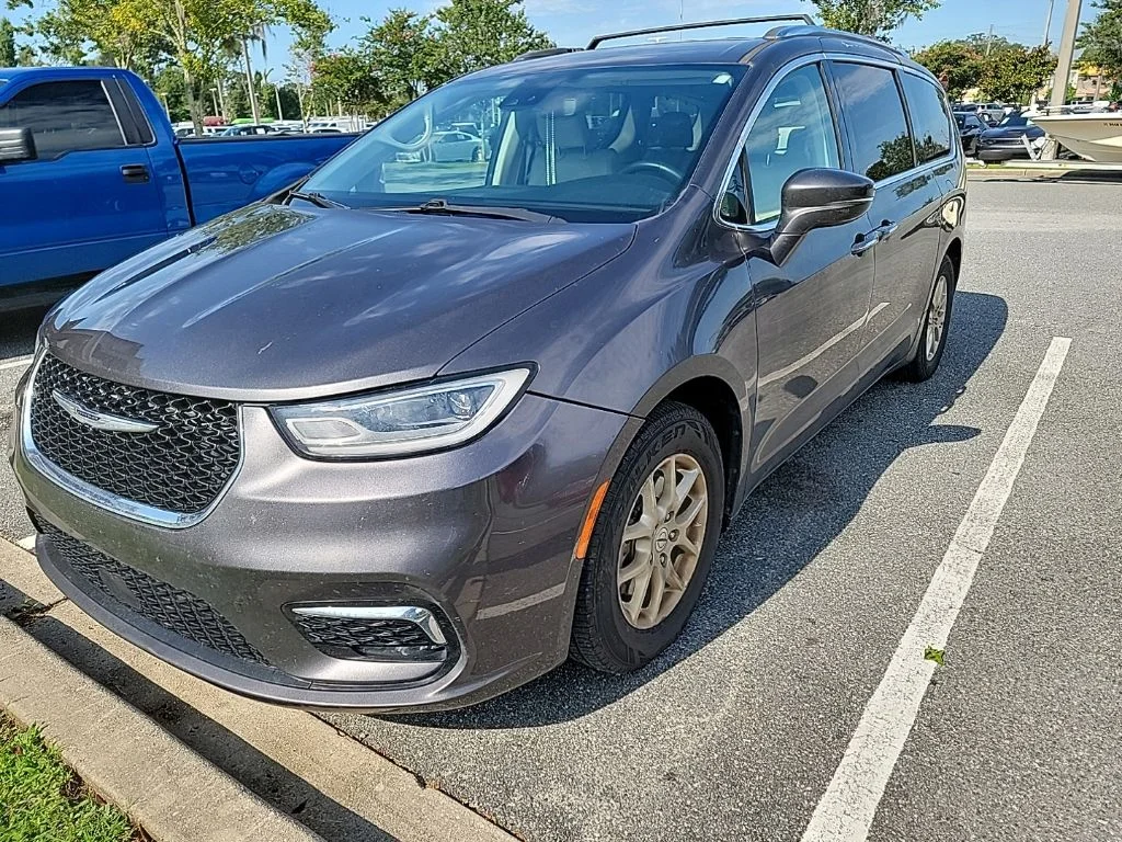Used 2021 Crystal Metallic Chrysler Touring L image 1