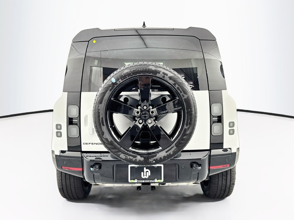 New 2026 Fuji White Land Rover X-Dynamic SE image 6