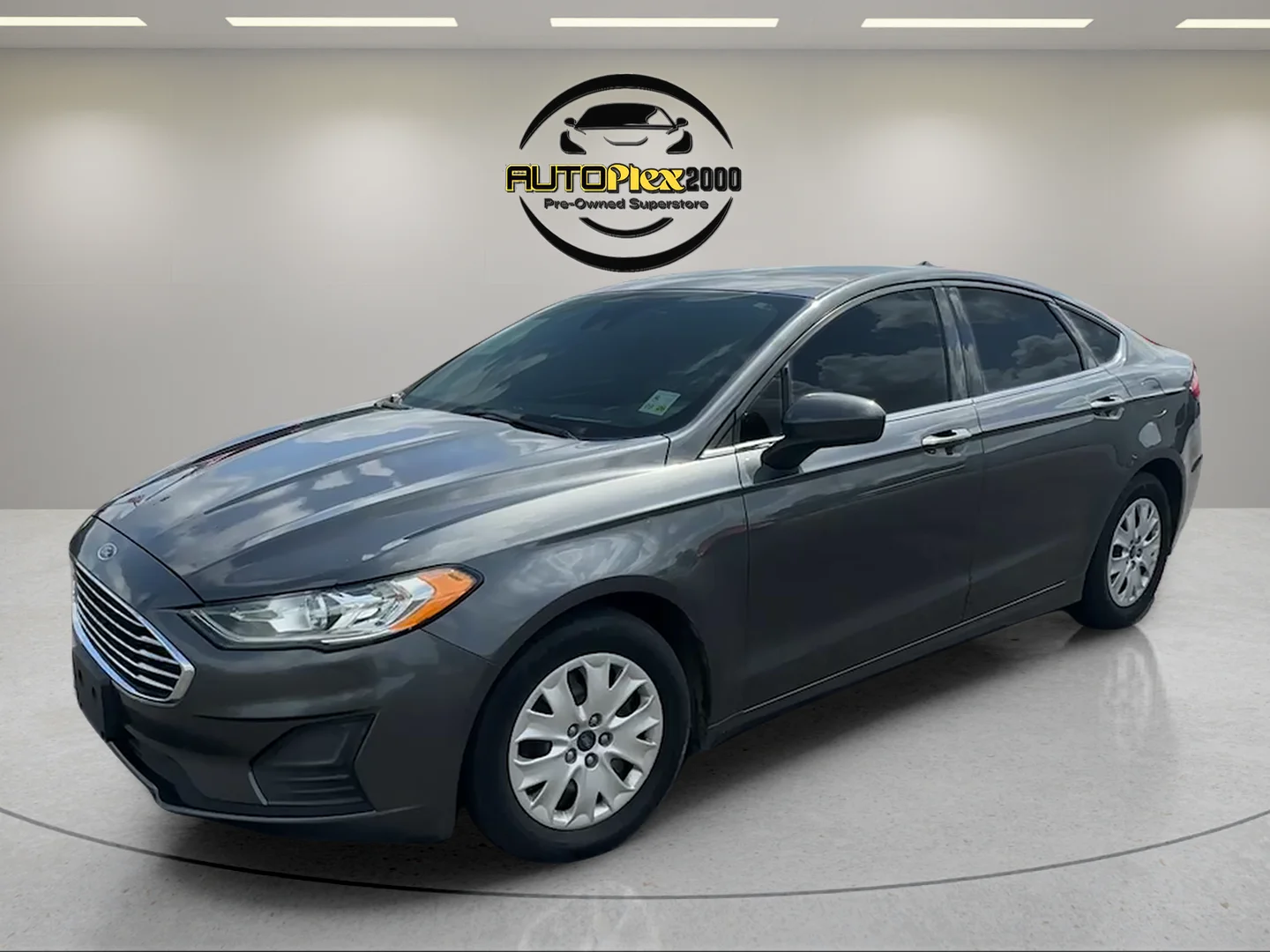Used 2019 Gray Ford S image 3