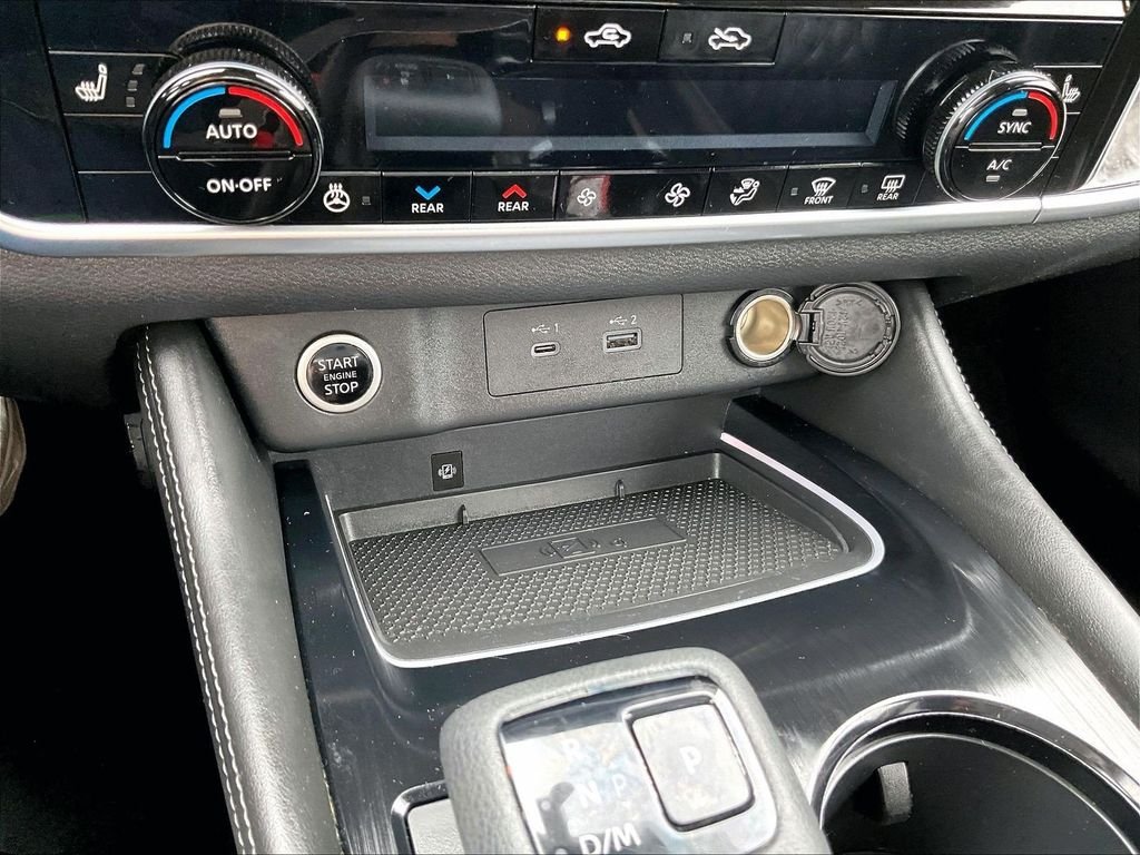 Used 2021 Blue Nissan Platinum image 27