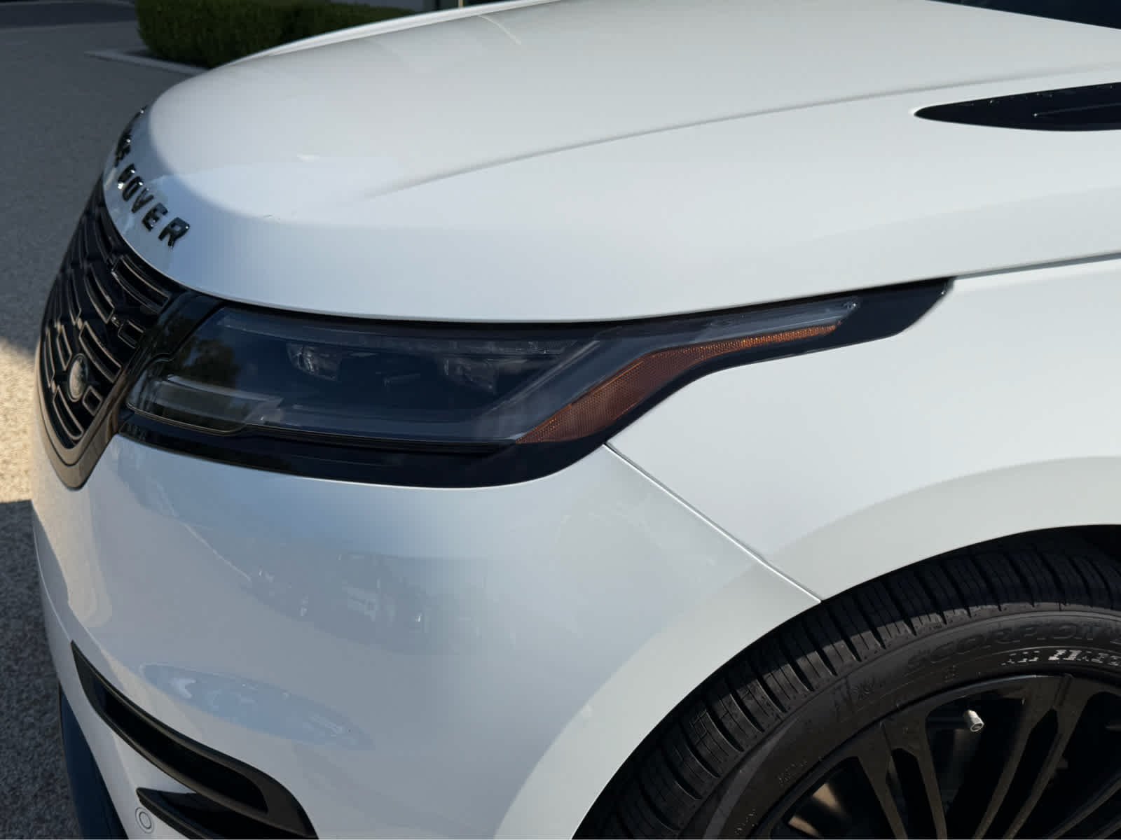 New 2026 Fuji White Land Rover Belgravia Edition image 9