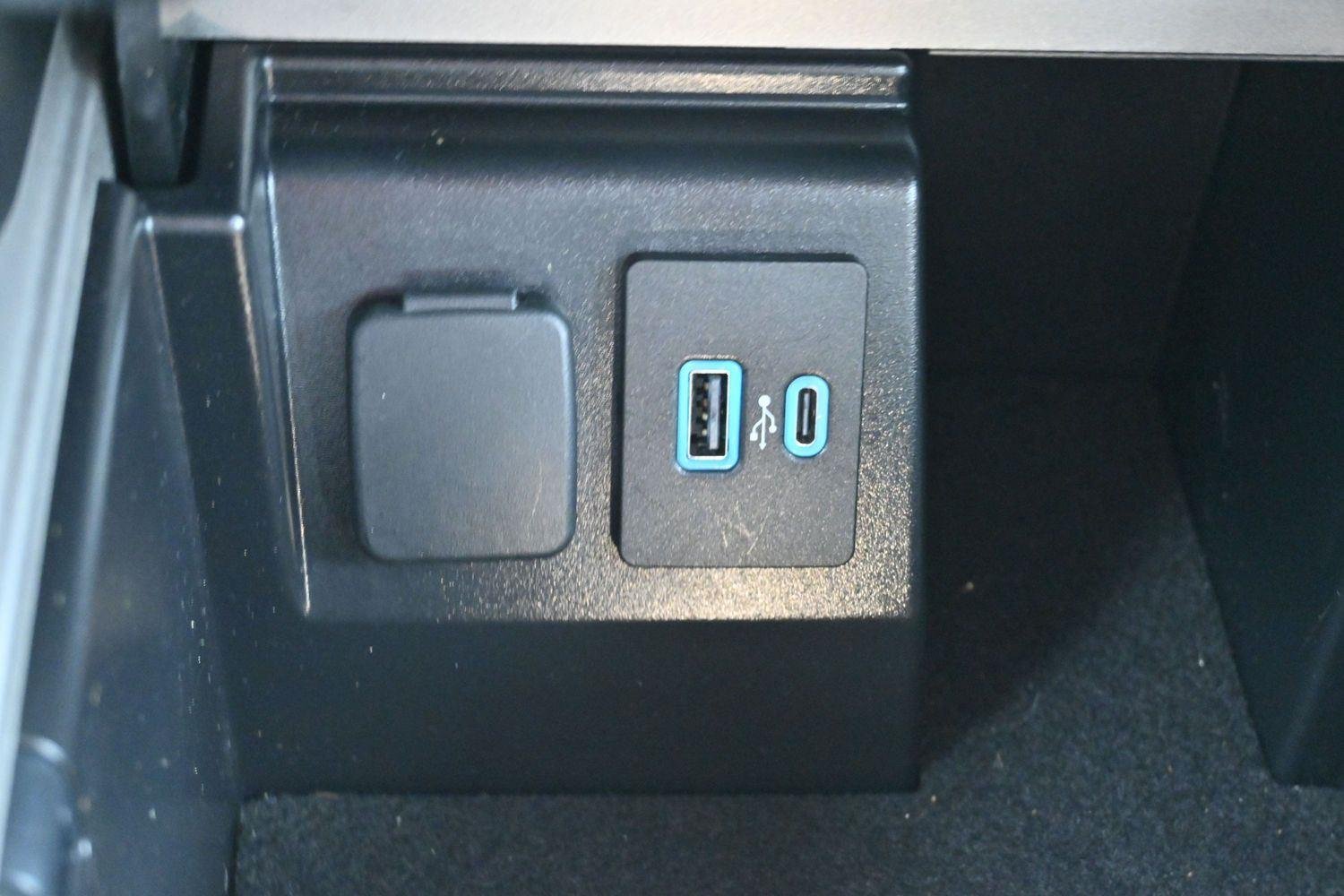 Used 2023 Oxford White Ford XLT image 25