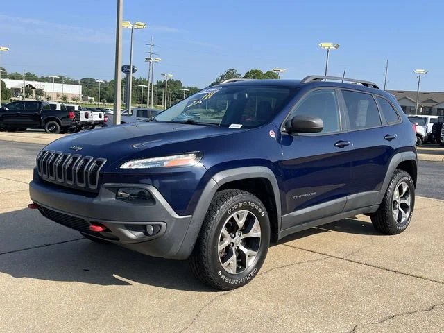 Used 2016 Blue Jeep Trailhawk image 7