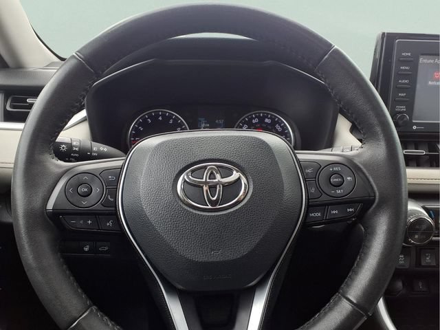 Used 2021  Toyota XLE Premium image 13