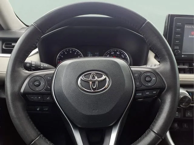 Used 2021  Toyota XLE Premium image 13