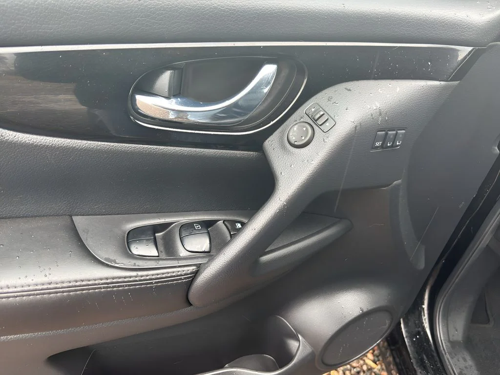 Used 2022 Magnetic Black Pearl Nissan SL image 12