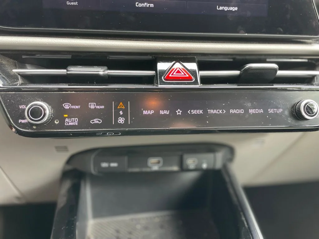 Used 2023 Runway Red Kia Wind image 15