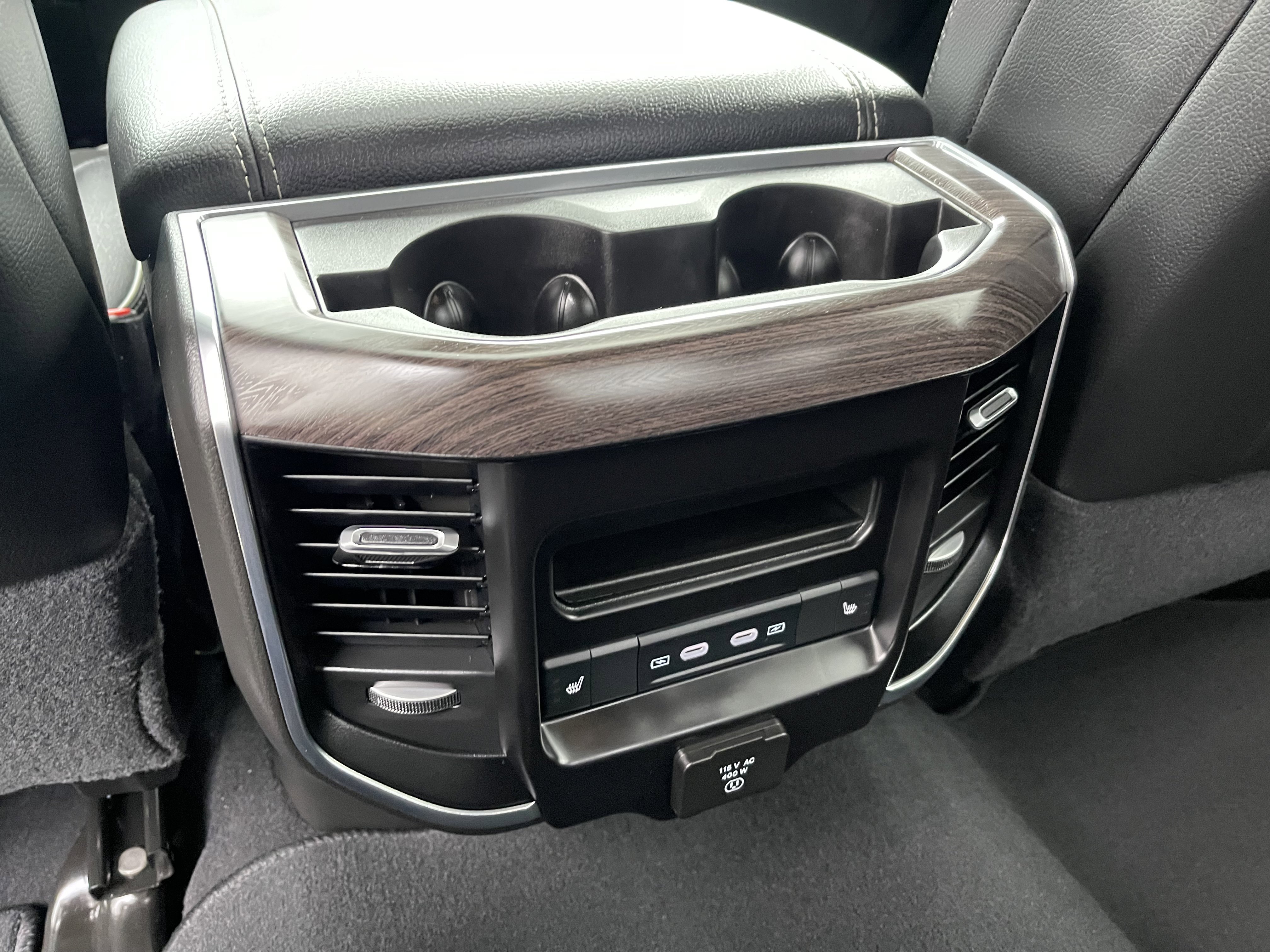 New 2026 Granite Crystal Metallic Clear-Coat Exterior Paint RAM Laramie image 23
