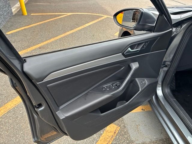 Used 2019 Gray Volkswagen 1.4T S image 10