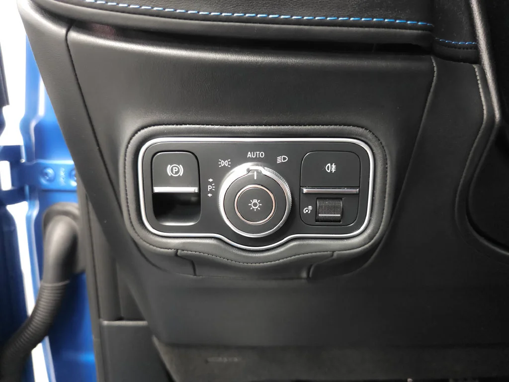 Used 2025 MANUFAKTUR South Sea Blue Magno Mercedes-Benz G 580 image 10
