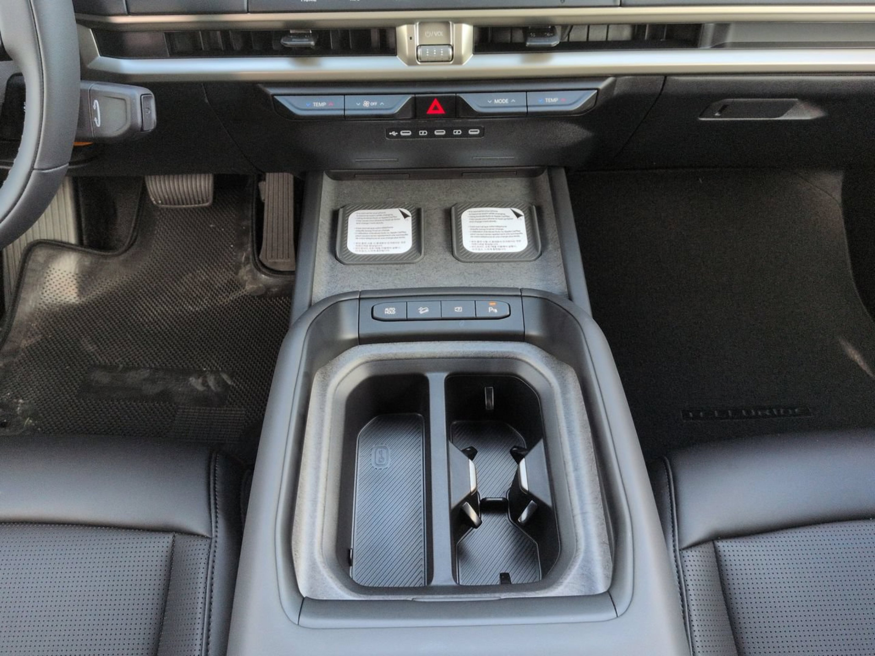 New 2027 Ebony Black Kia S image 18
