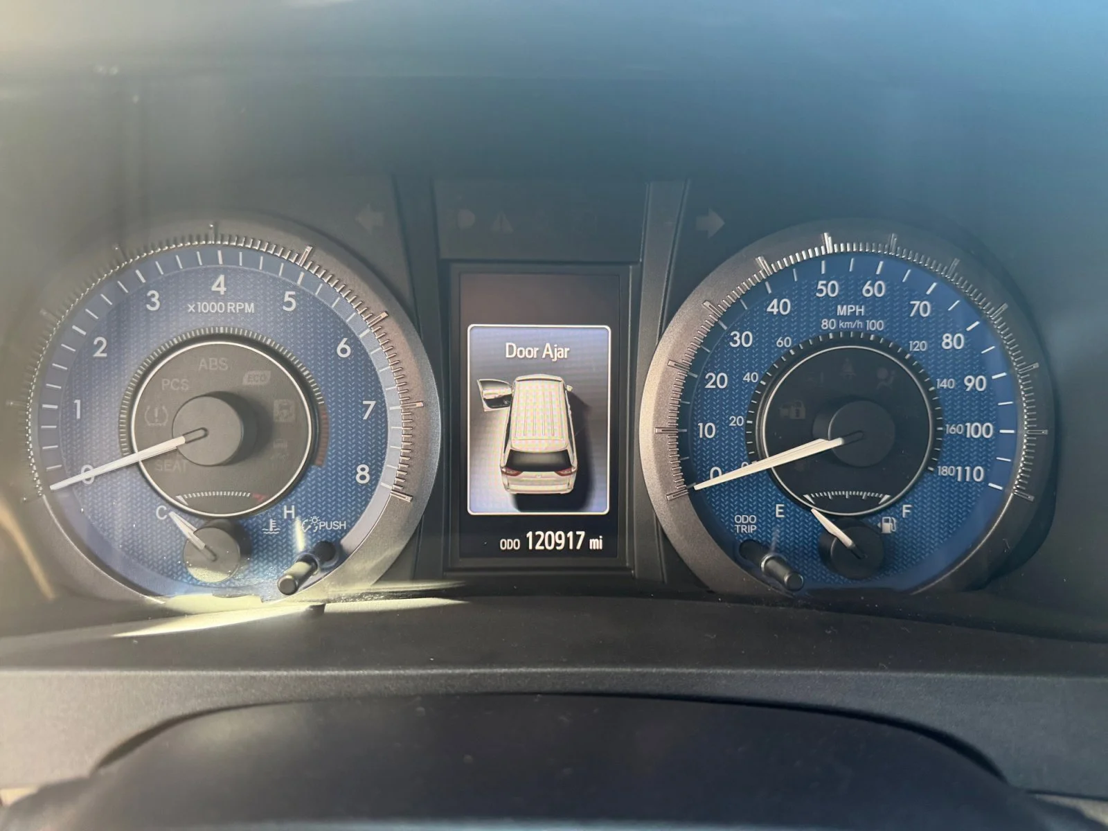 Used 2018 Super White Toyota XLE Premium image 15