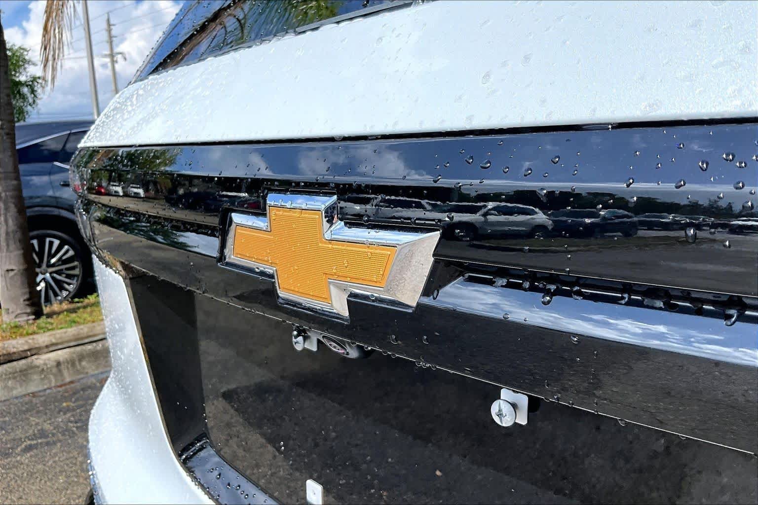 Used 2026 Polar White Tricoat Chevrolet FWD High Country image 31