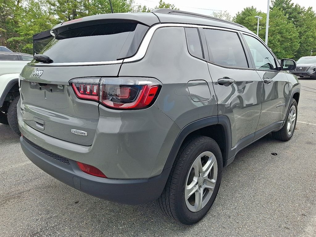 Used 2023 Gray Jeep Latitude image 6