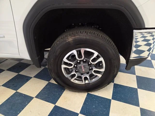 Used 2022 White GMC SLE image 10