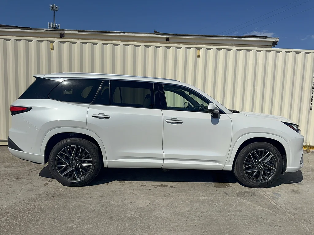Certified Used 2026 WIND CHILL PEARL Lexus Premium image 2