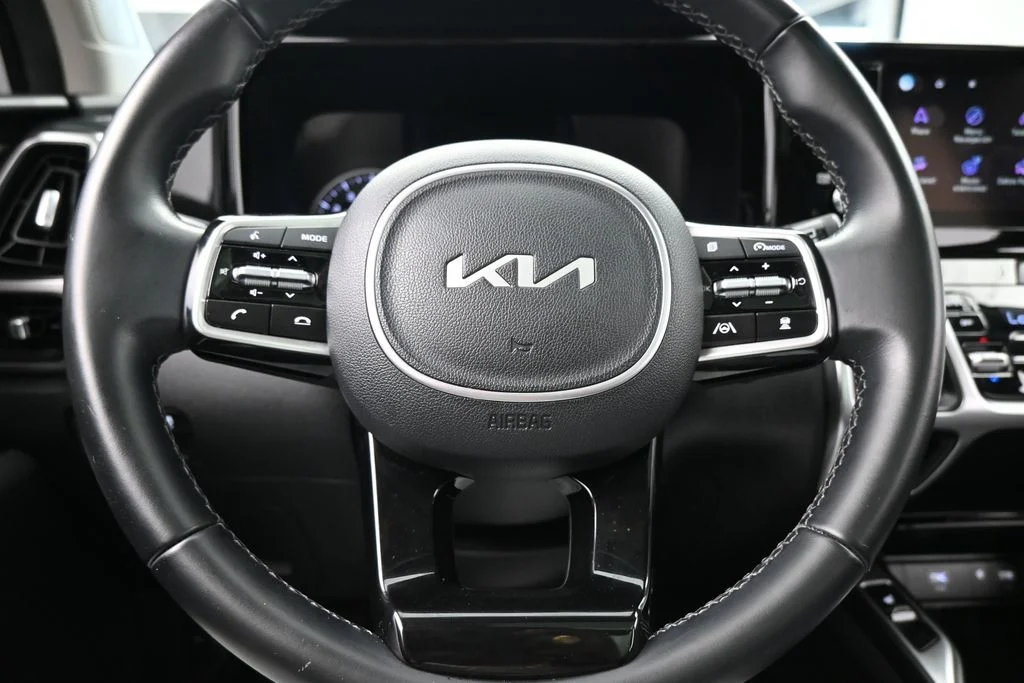 Used 2022 Glacial White Pearl Kia EX image 29