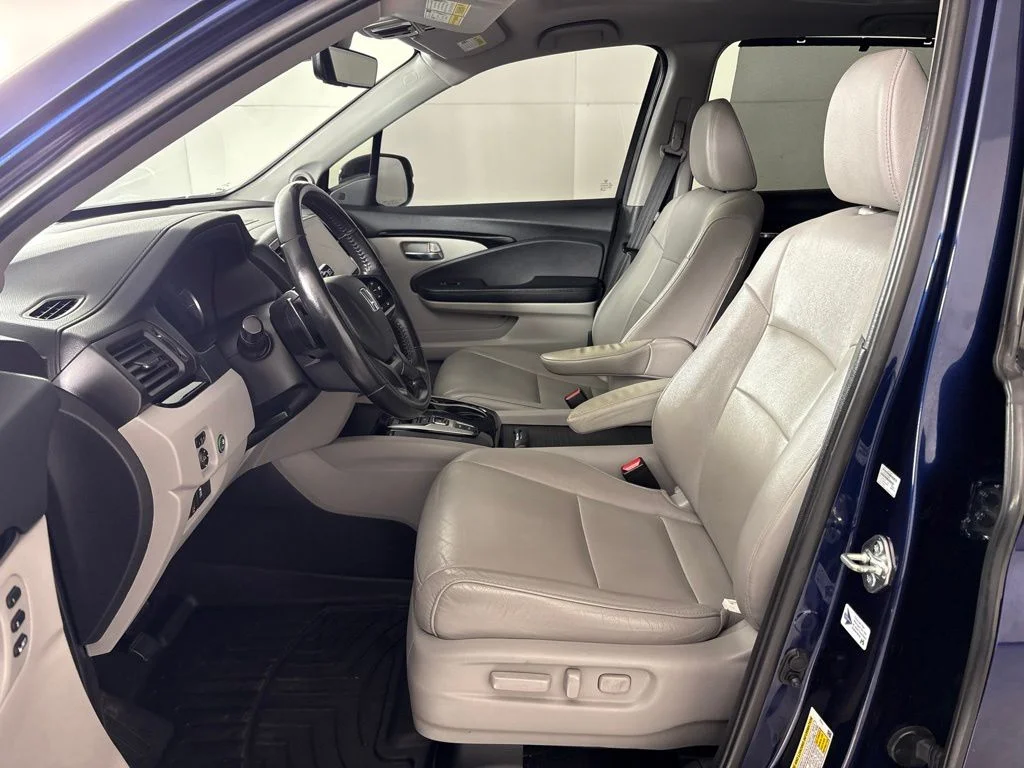 Used 2019 Blue Honda Touring image 31