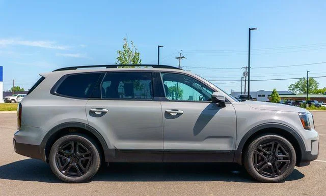 Used 2025 Gray Kia SX-Prestige X-Line image 5