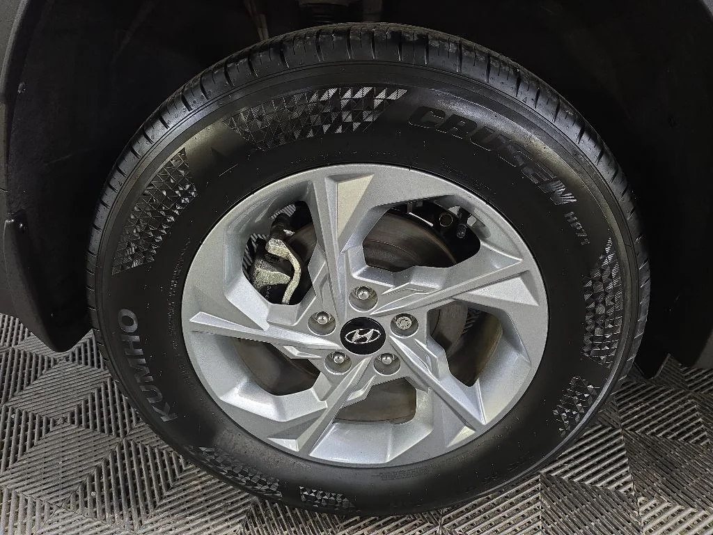 Used 2023 Gray Hyundai SEL image 13