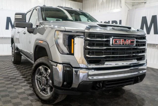 2025 GMC Sierra SLE 4WD Crew Cab Standard Box's photo