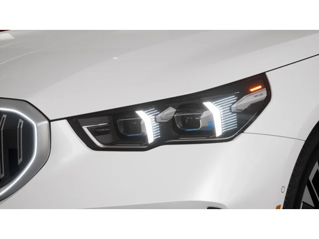 New 2026 Mineral White Metallic BMW xDrive40 image 6