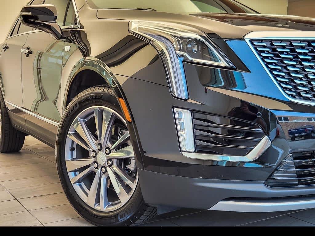 Certified Used 2025 Stellar Black Metallic Cadillac Premium Luxury image 4