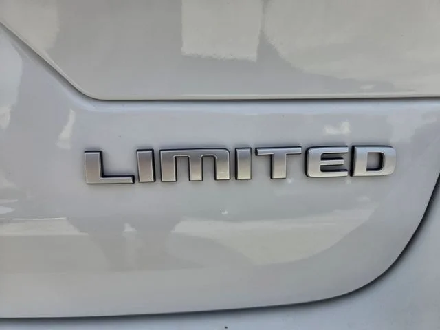 New 2026 Bright White Clear-Coat Exterior Paint Jeep Limited image 15