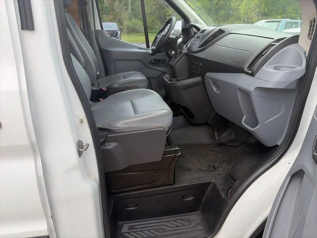 Certified Used 2019 Oxford White Ford Base image 35