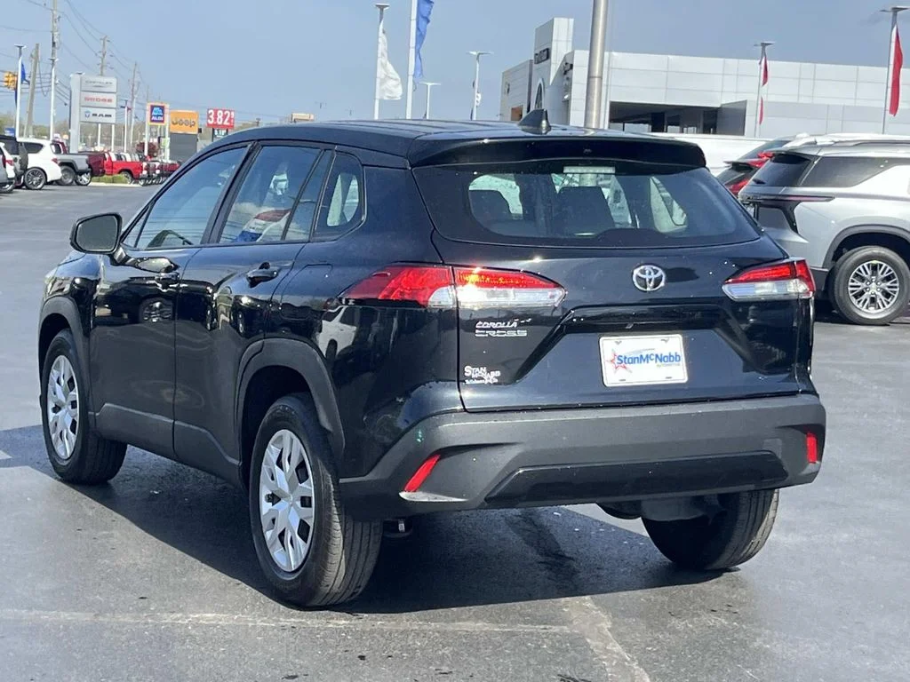 Used 2025 Black Toyota L image 5
