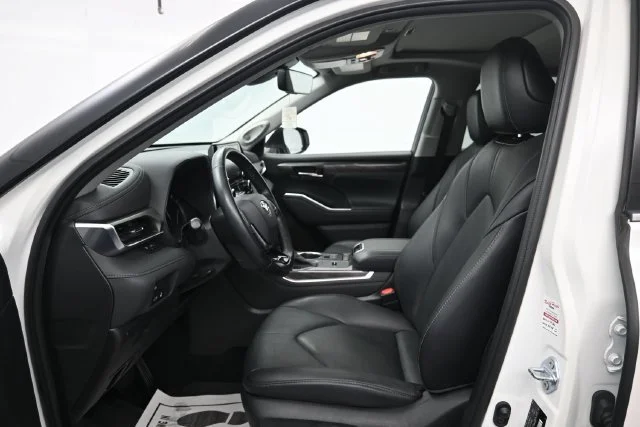 Used 2021 Blizzard Pearl Toyota Limited image 9