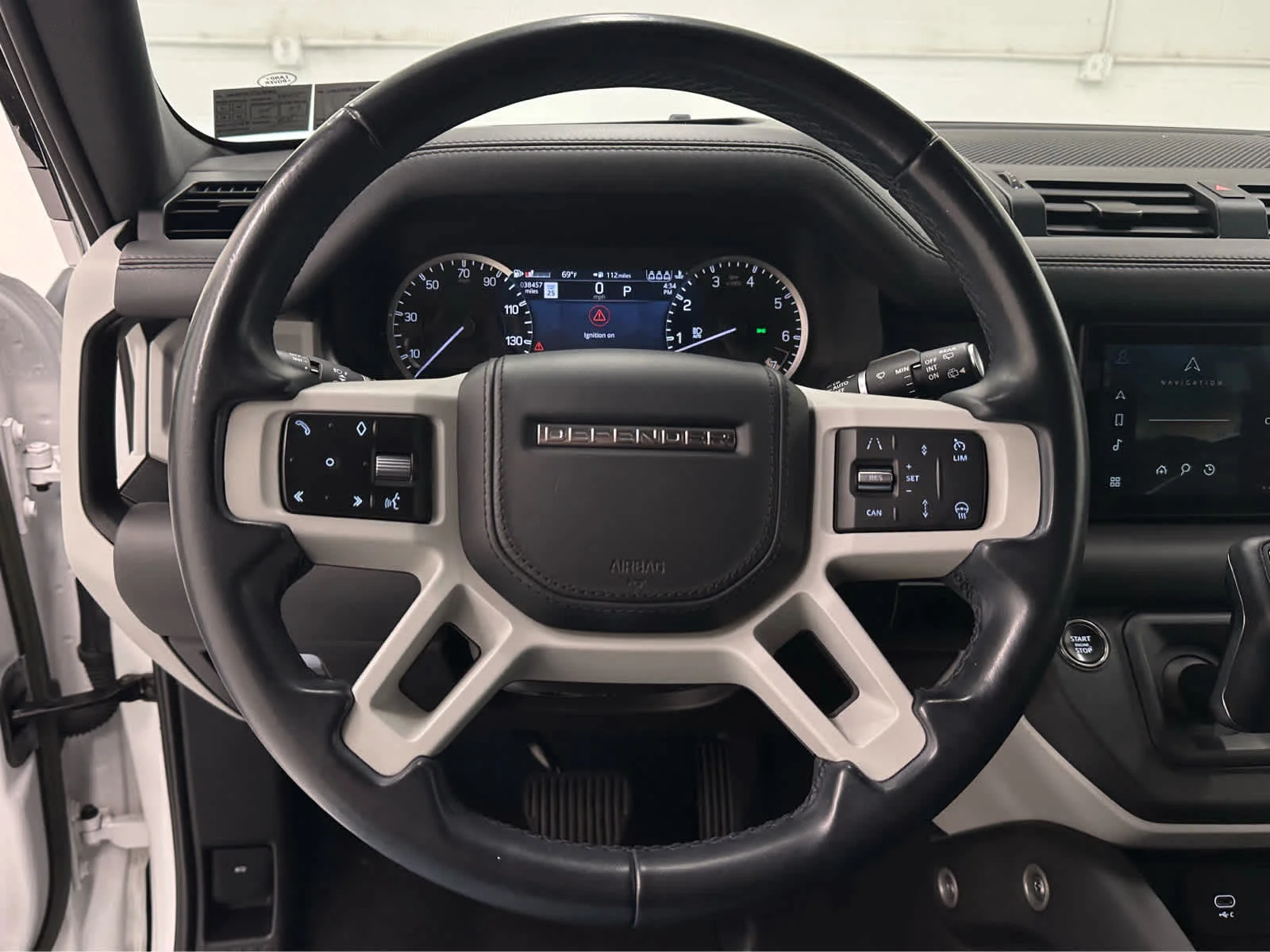 Used 2023 Fuji White Land Rover X-Dynamic SE image 24