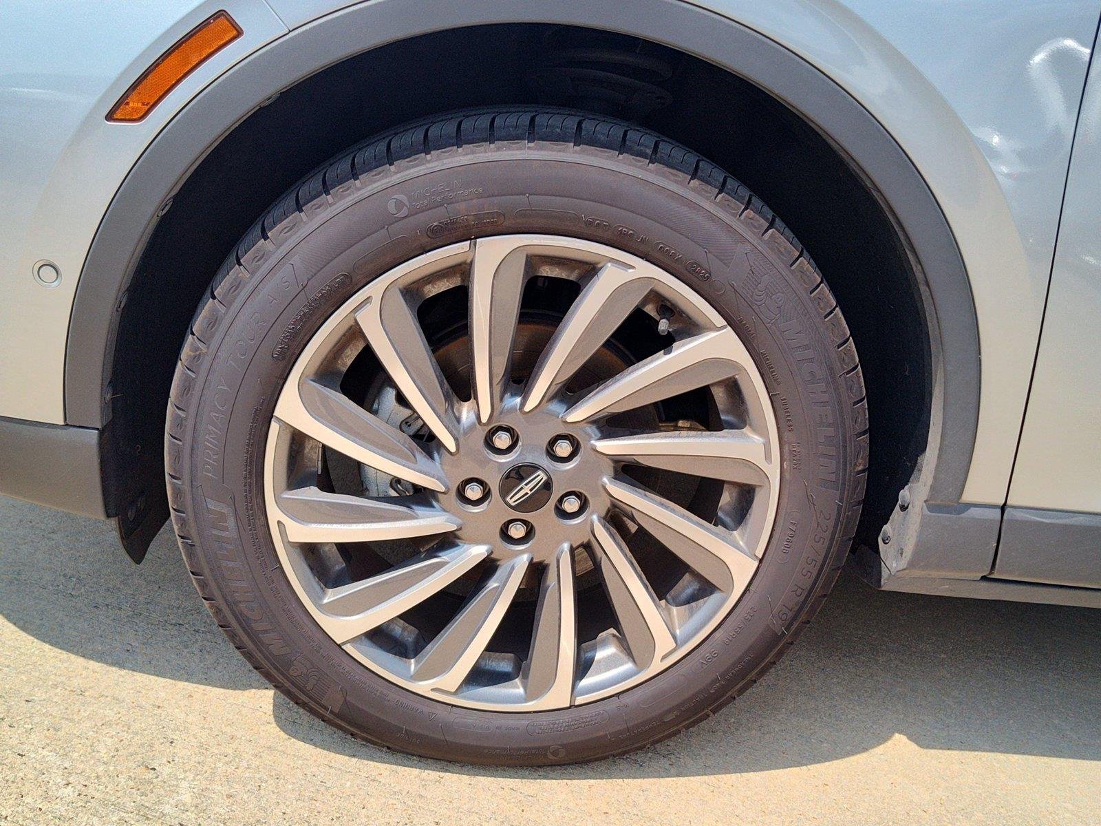 Used 2023 Silver Radiance Metallic Clearcoat Lincoln Reserve image 12