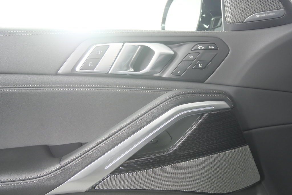 New 2027 Brooklyn Grey Metallic BMW xDrive40i image 9