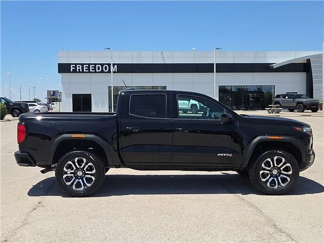 Used 2024 Onyx Black GMC AT4 4x4 Crew Cab 5 ft. box 131 in. WB image 4