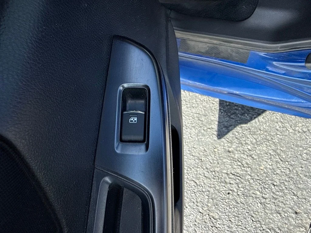 Used 2017 Blue Pearl Subaru Base image 11