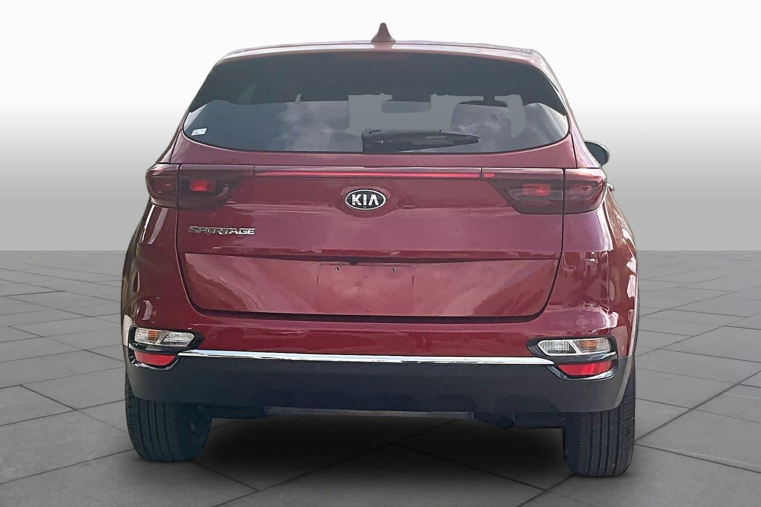 Used 2022 Hyper Red Kia LX image 5