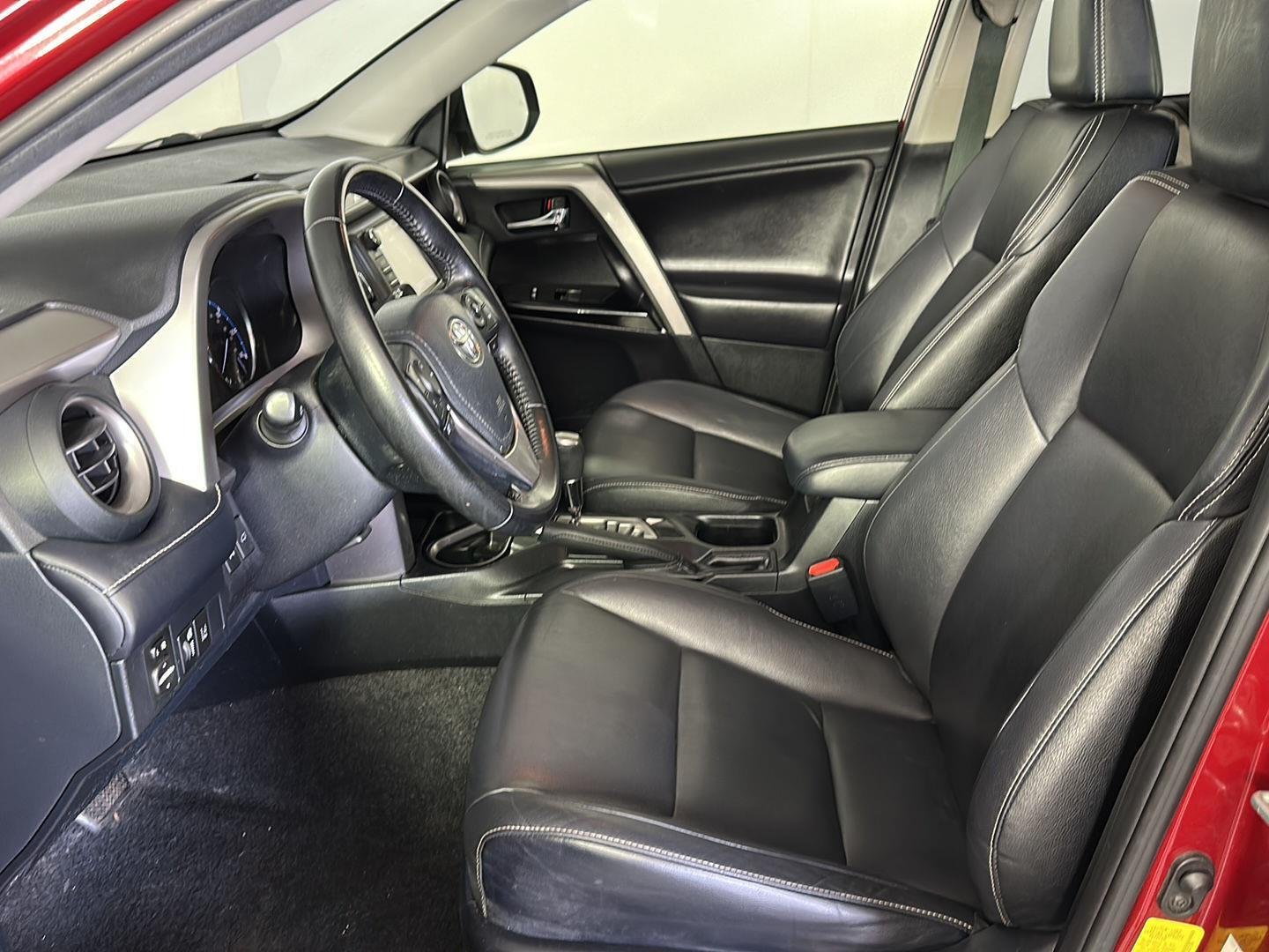 Used 2018 Pearl Toyota Limited image 10