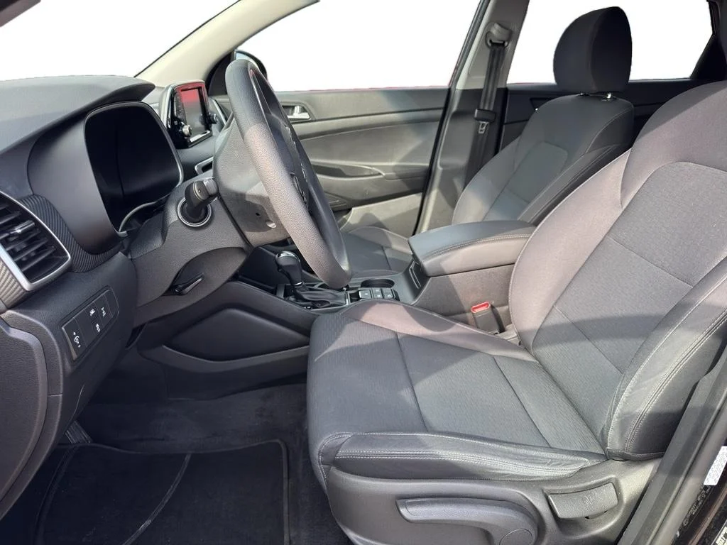 Used 2019 Black Noir Pearl Hyundai SE image 8