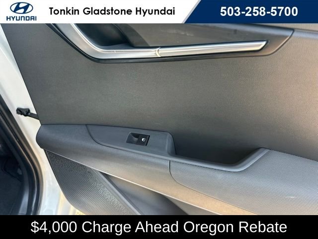 Used 2023 Snow White Pearl Kia Wave image 20