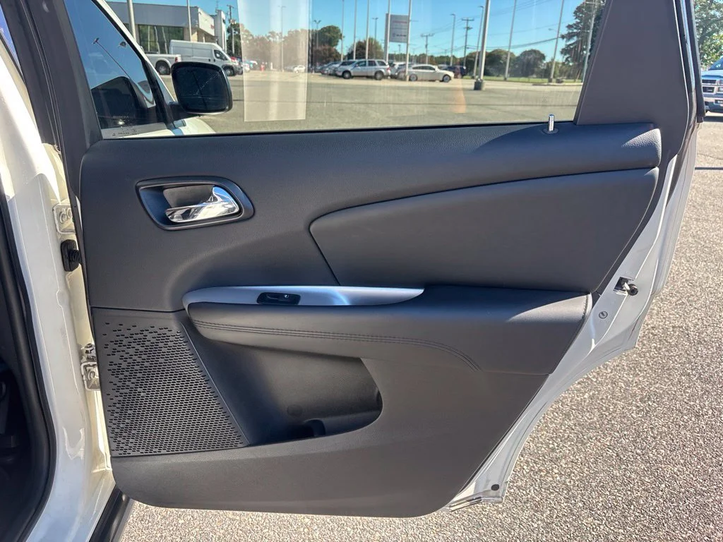 Used 2017 White Dodge SXT image 35