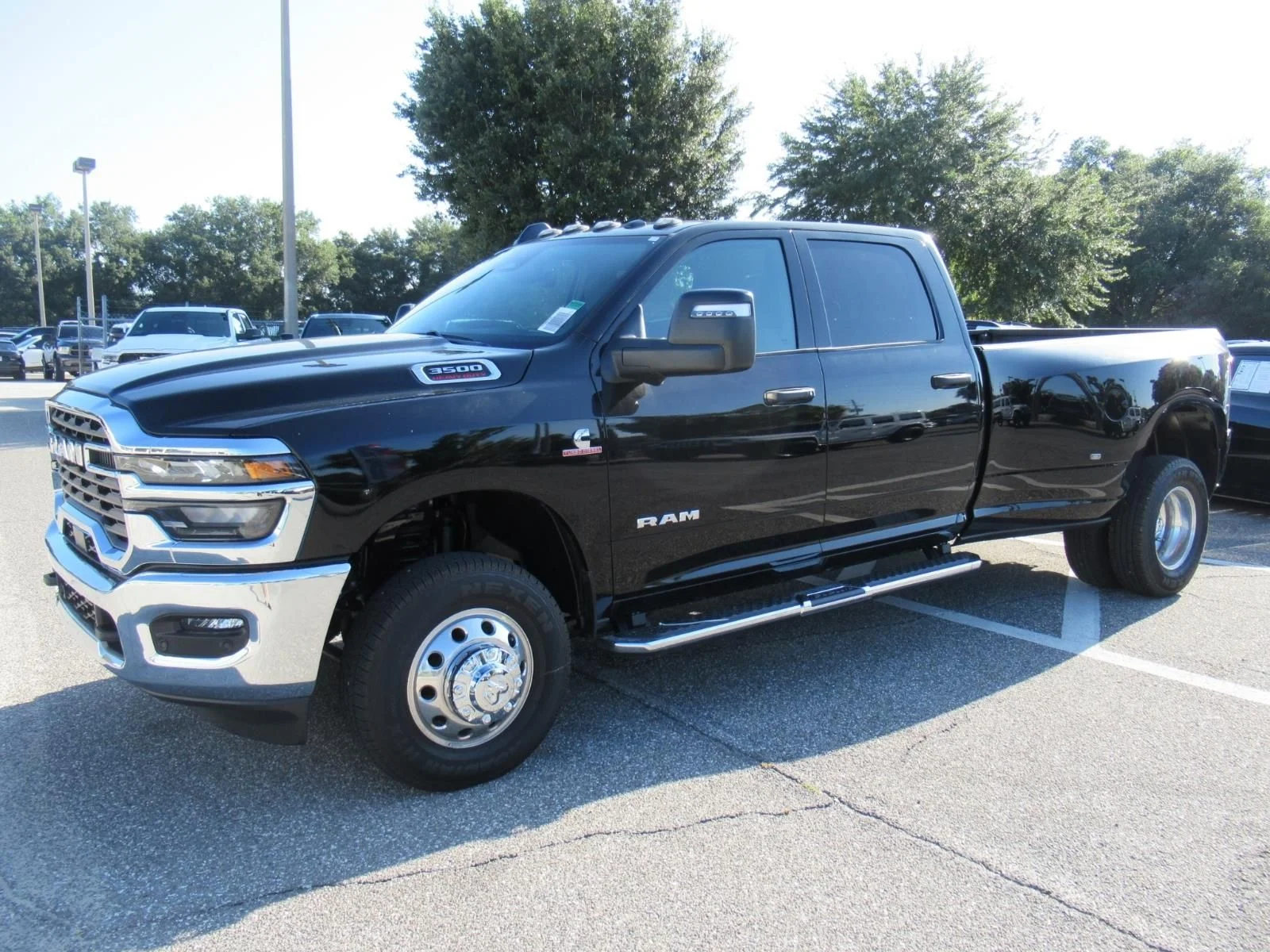 New 2026 Diamond Black Crystal Pearl-Coat Exterior Paint RAM Big Horn image 4