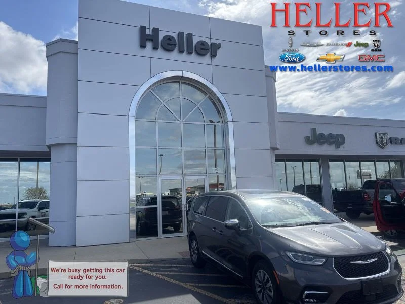 2023 Chrysler Pacifica Hybrid Limited Hybrid's photo