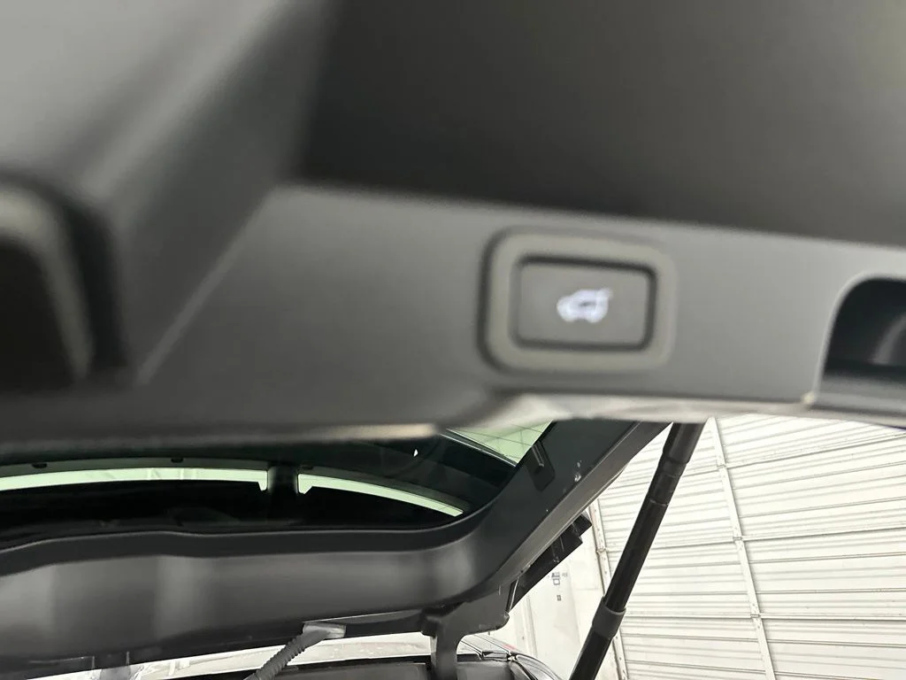 Used 2021  Land Rover HSE Silver Edition image 28