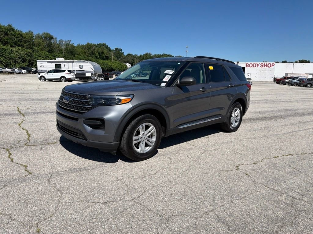 Used 2023 Gray Metallic Ford XLT image 1