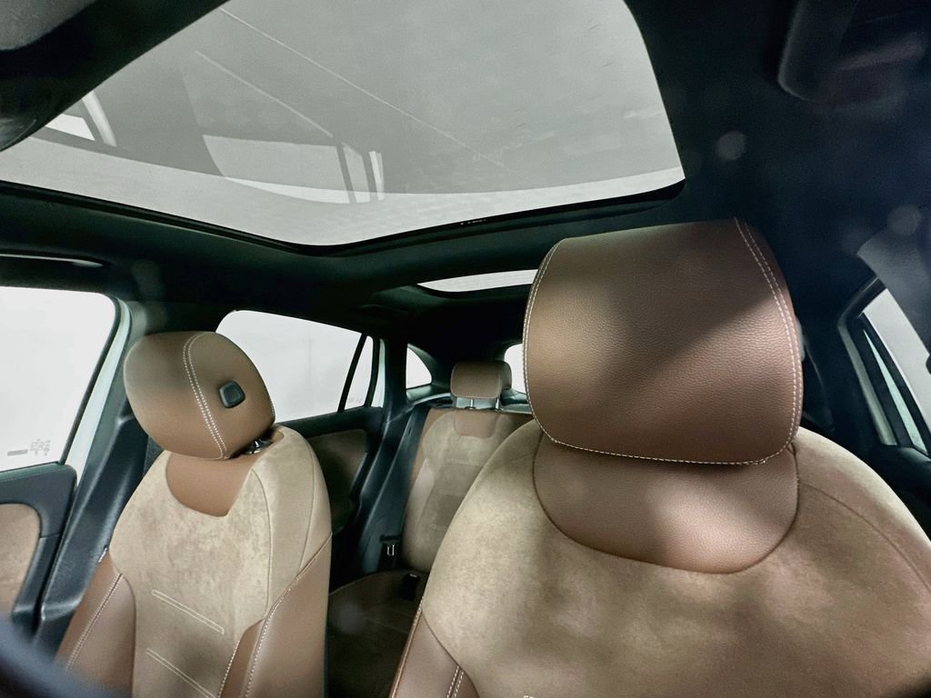 New 2026 Polar White Mercedes-Benz GLA 250 image 23