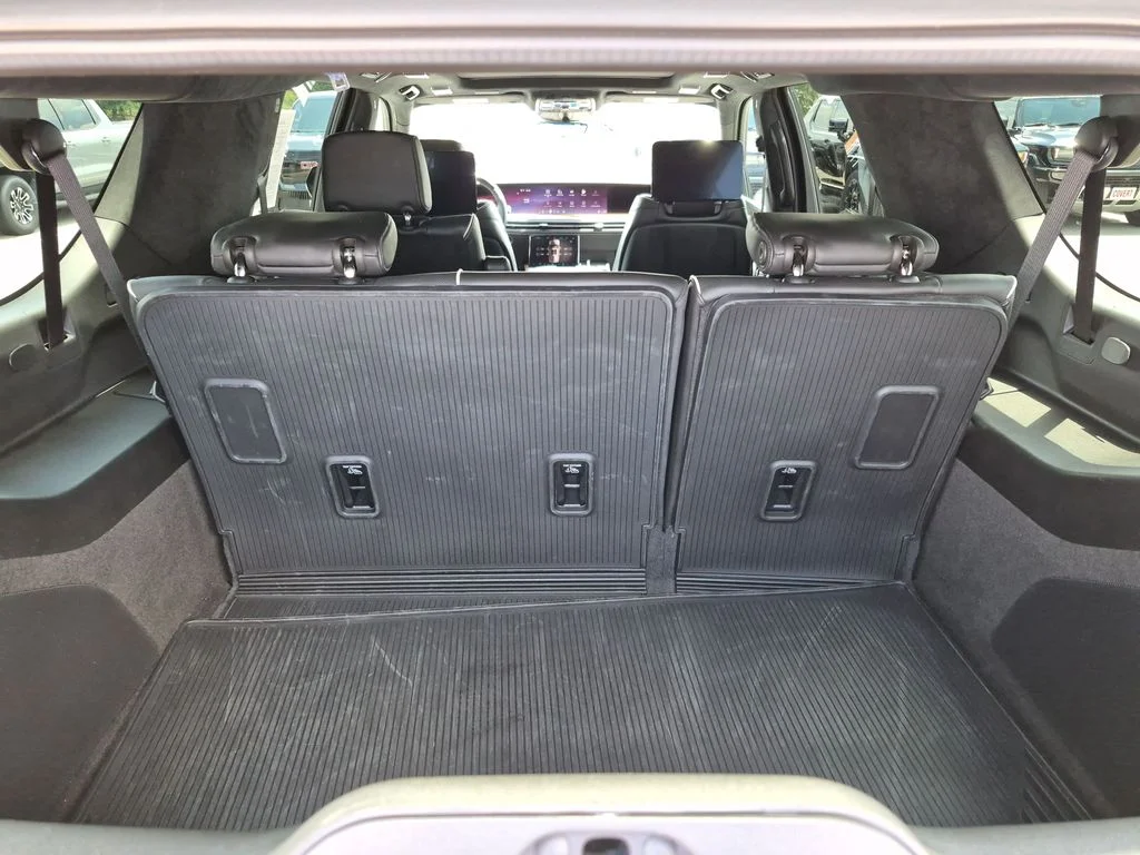 Used 2025 Black Cadillac Sport Platinum image 44
