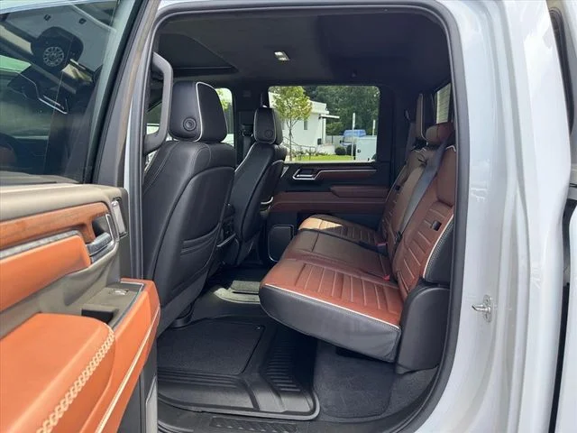 Used 2025 White GMC Denali Ultimate image 17
